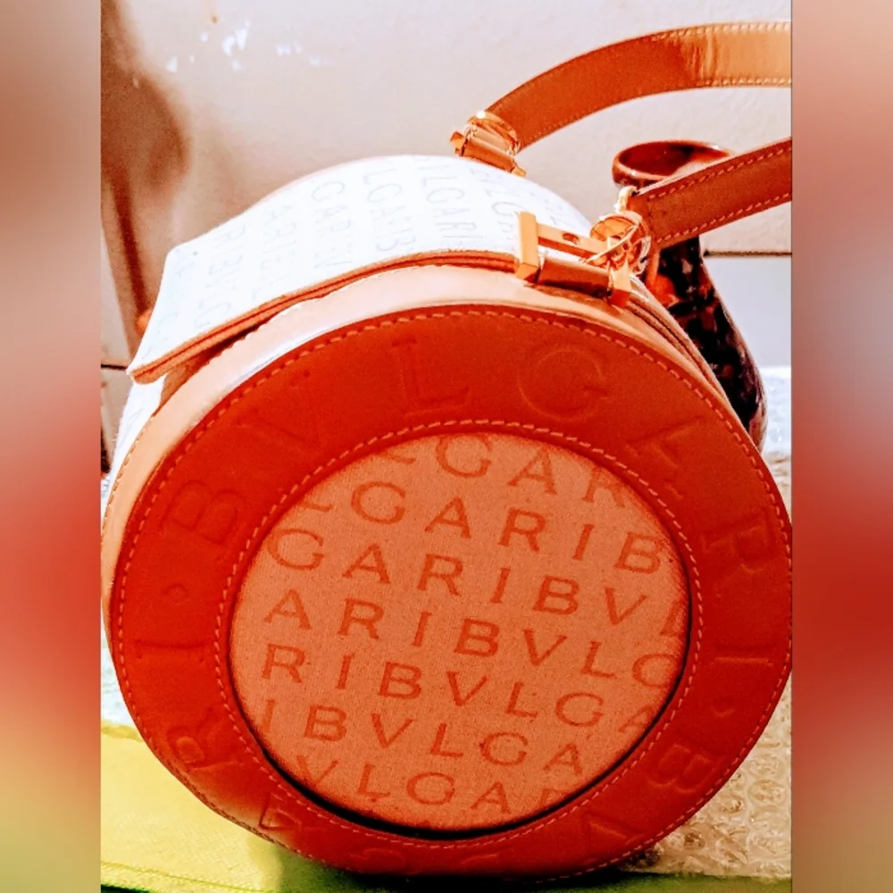 Bvlgari B-Zeto I Tan/Cream Logomania Cylinderical Made in Italy RV EAET Purse . - Picture 16 of 16